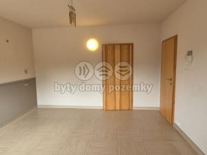 Pronájem bytu 1+kk, Králův Dvůr - Počaply, Pod Dálnicí, 27 m2
