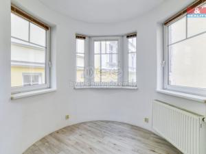 Pronájem obchodního prostoru, Mariánské Lázně, Hlavní třída, 69 m2