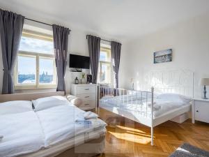 Pronájem bytu 1+kk, Praha - Malá Strana, Cihelná, 47 m2