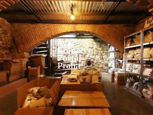 Pronájem restaurace, Praha - Malá Strana, Karmelitská, 120 m2