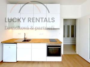 Pronájem bytu 1+kk, Praha - Hloubětín, Za černým mostem, 32 m2