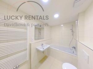 Pronájem bytu 1+kk, Praha - Hloubětín, Za černým mostem, 32 m2