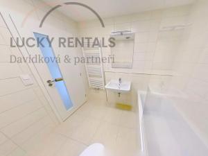 Pronájem bytu 1+kk, Praha - Hloubětín, Za černým mostem, 32 m2