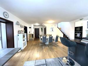 Pronájem rodinného domu, Klecany, Na vršku, 140 m2