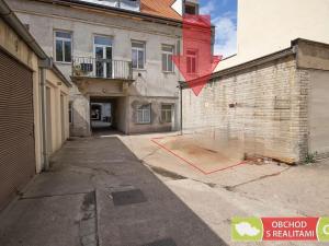 Pronájem garážového stání, Praha - Karlín, Sokolovská, 15 m2