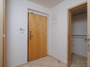 Pronájem bytu 1+kk, Praha - Záběhlice, Mattioliho, 32 m2