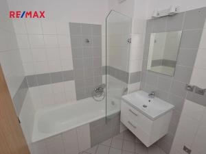 Pronájem bytu 2+kk, Plzeň, Houškova, 46 m2