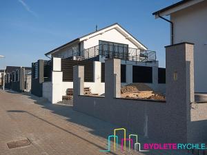 Prodej vily, Větrušice, 250 m2