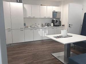 Pronájem kanceláře, Praha - Nusle, Doudlebská, 956 m2