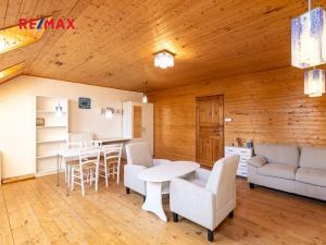 Prodej komerční nemovitosti, Obora, 900 m2