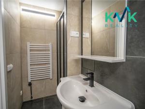 Prodej bytu 4+1, Karlovy Vary, Vodárenská, 100 m2
