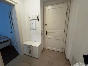 Pronájem bytu 1+kk, Praha - Vinohrady, Korunní, 39 m2