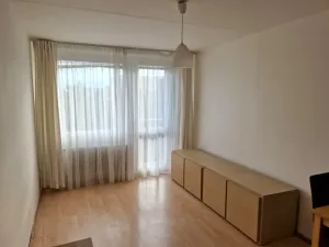 Pronájem bytu 2+kk, Praha - Kobylisy, Famfulíkova, 44 m2