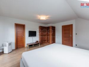Prodej rodinného domu, Nová Role - Mezirolí, 221 m2