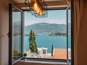Prodej bytu 3+kk, Tivat, Černá Hora, 64 m2