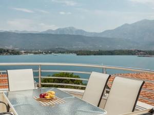 Prodej bytu 3+kk, Tivat, Černá Hora, 64 m2
