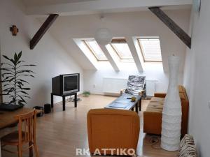 Pronájem atypického bytu, Brno, Ptašínského, 91 m2