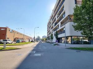 Pronájem garážového stání, Brno, U Červeného mlýna, 13 m2
