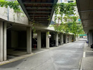 Pronájem garážového stání, Praha - Žižkov, Olgy Havlové, 15 m2