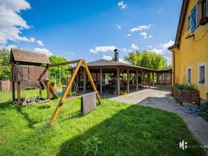 Pronájem atypického bytu, Květnice, Na Ladech, 110 m2
