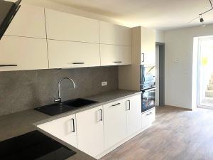 Prodej rodinného domu, Hlubočky, V Podlesí, 225 m2