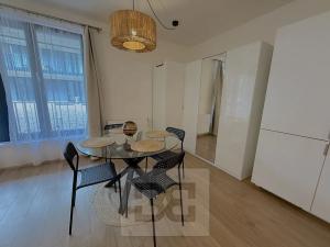 Pronájem bytu 1+kk, Praha - Žižkov, Hartigova, 40 m2