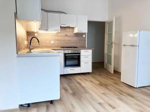 Pronájem bytu 2+kk, Praha - Vršovice, Kozácká, 44 m2