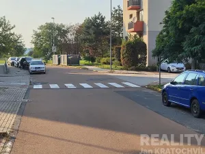 Pronájem garážového stání, Praha - Zbraslav, Faltysova, 11 m2