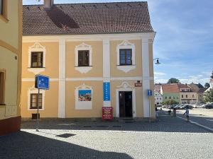Pronájem obchodního prostoru, Planá, 65 m2