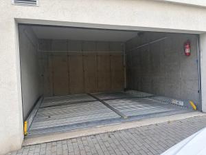 Pronájem garáže, Praha - Libeň, Ve vrchu, 15 m2