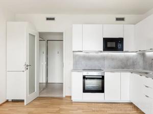 Pronájem bytu 1+kk, Praha - Modřany, Mezi vodami, 33 m2