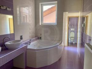Pronájem bytu 2+kk, Kamenný Újezd, Na Dolech, 66 m2