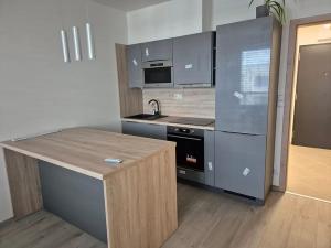 Pronájem bytu 2+kk, Praha - Hlubočepy, náměstí Olgy Scheinpflugové, 50 m2