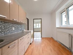 Prodej bytu 2+1, Dobřany, Stromořadí, 59 m2
