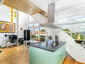 Pronájem bytu 3+kk, Praha - Smíchov, Kobrova, 183 m2