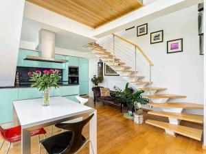 Pronájem bytu 3+kk, Praha - Smíchov, Kobrova, 183 m2