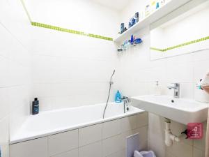 Prodej bytu 2+1, Mokrá-Horákov, 52 m2