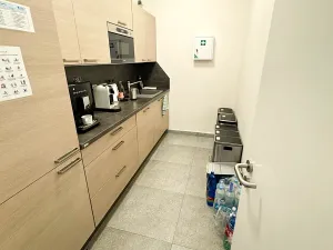 Pronájem kanceláře, Praha - Prosek, Litvínovská, 215 m2