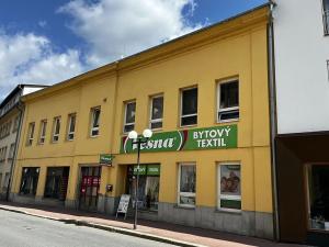 Pronájem obchodního prostoru, Pelhřimov, Nádražní, 77 m2