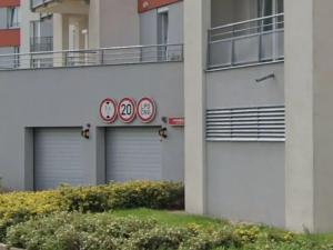 Pronájem garážového stání, Praha - Zličín, Sazovická, 12 m2