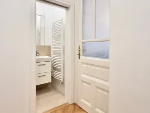 Pronájem bytu 2+kk, Praha - Dejvice, Dejvická, 51 m2