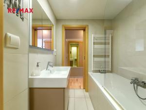 Pronájem bytu 2+kk, Praha - Žižkov, Ke kapslovně, 70 m2