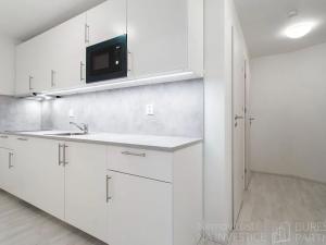 Pronájem bytu 2+kk, Praha - Suchdol, Suchdolské náměstí, 43 m2