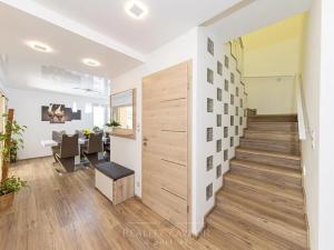 Prodej kanceláře, Praha - Suchdol, Osvobození, 314 m2