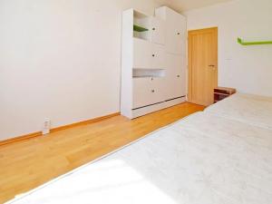 Pronájem bytu 3+kk, Praha - Řepy, Bazovského, 69 m2