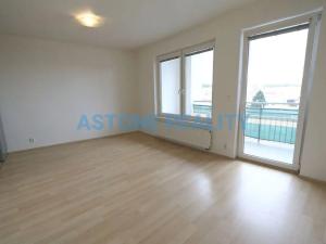 Pronájem bytu 2+kk, Praha - Hloubětín, Nademlejnská, 63 m2