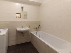 Pronájem bytu 1+kk, Praha - Čakovice, Bermanova, 36 m2