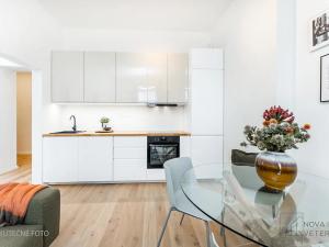 Prodej bytu 2+kk, Praha - Břevnov, Nad Kajetánkou, 42 m2