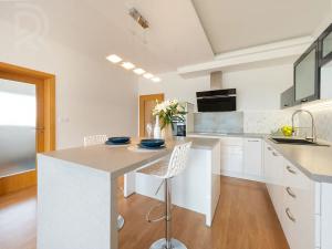 Prodej bytu 2+kk, Praha - Kamýk, Papírníkova, 70 m2