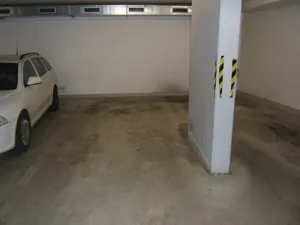 Pronájem garážového stání, Praha - Žižkov, Jeseniova, 15 m2